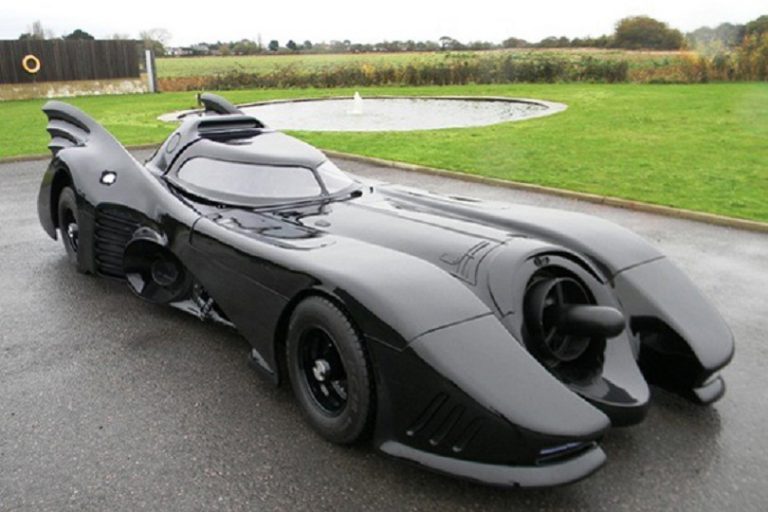 Mau Narsis Didepan Mobil Batman dan KITT? Datang ke IIMS 2015