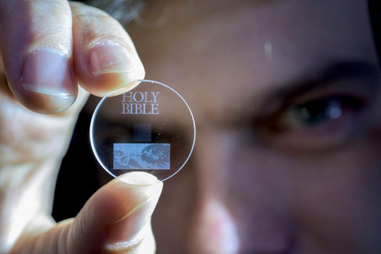 Disc 5D: Keping Kaca ‘Ajaib’ yang Siap Tampung Data 360 TB Selama Hampir 14 Miliar Tahun
