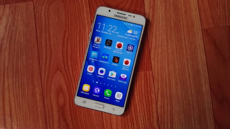 Review Samsung Galaxy J7 (2016): Smartphone Multimedia Lengkap dengan Lampu Flash Depan