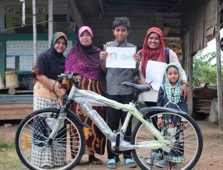 Gandeng Gerakan Mari Berbagi, Grab Donasikan 53 Sepeda untuk Anak-anak