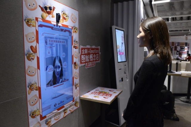 KFC di Tiongkok Ini Gunakan Face Recognition untuk Rekomendasi Menu