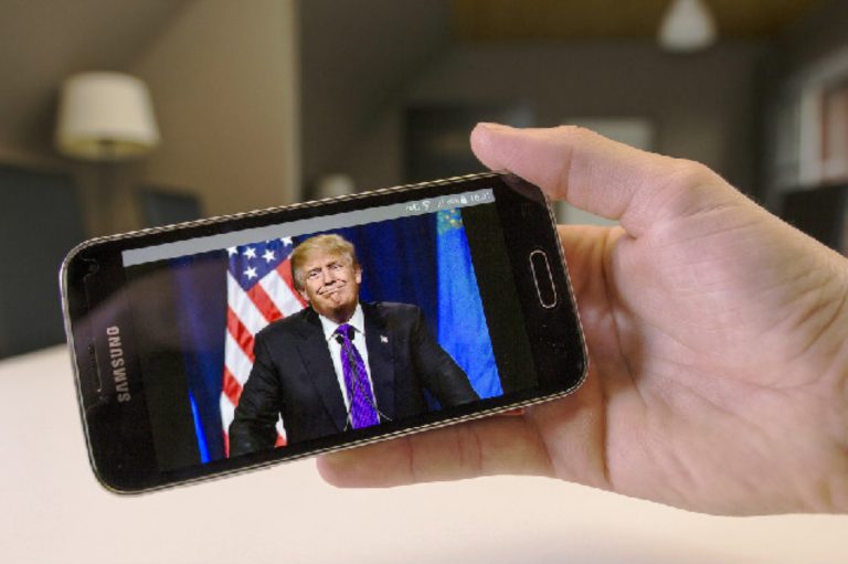 Anggota Kongres Amerika Pertanyakan Mengapa Trump Masih Gunakan Samsung Galaxy S3