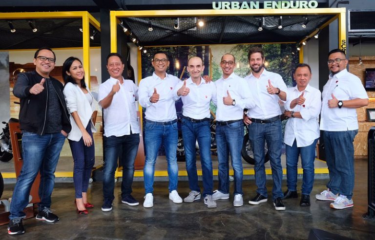 Datang ke Indonesia, Bos Ducati Sambangi Showroom Ducati Terbesar di Dunia