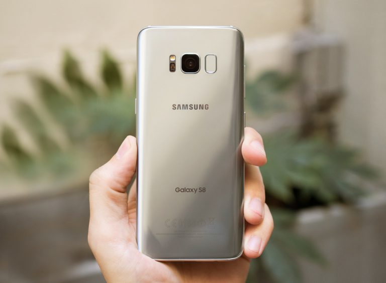 Letak Sensor Sidik Jari di Samping Kamera, Sebaiknya Pegang Galaxy S8 dengan Tangan Kanan