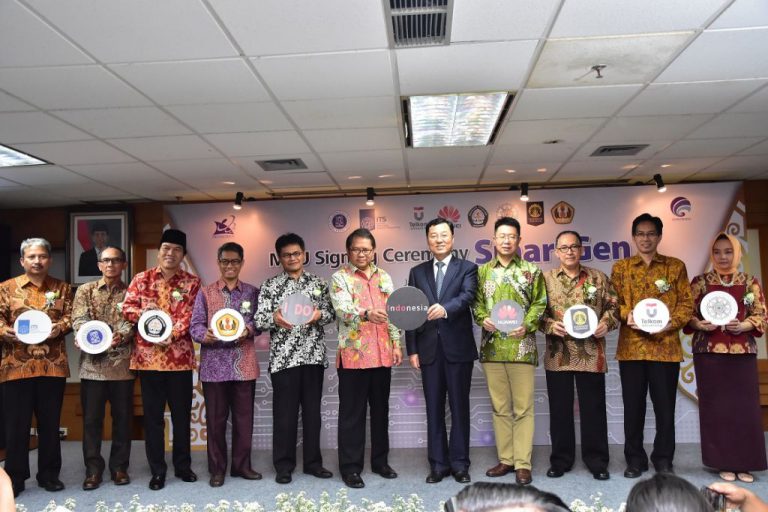 Dukung Peningkatan ‘IT Skill’ Mahasiswa, Huawei Indonesia Gandeng 7 Universitas dalam Program SmartGen