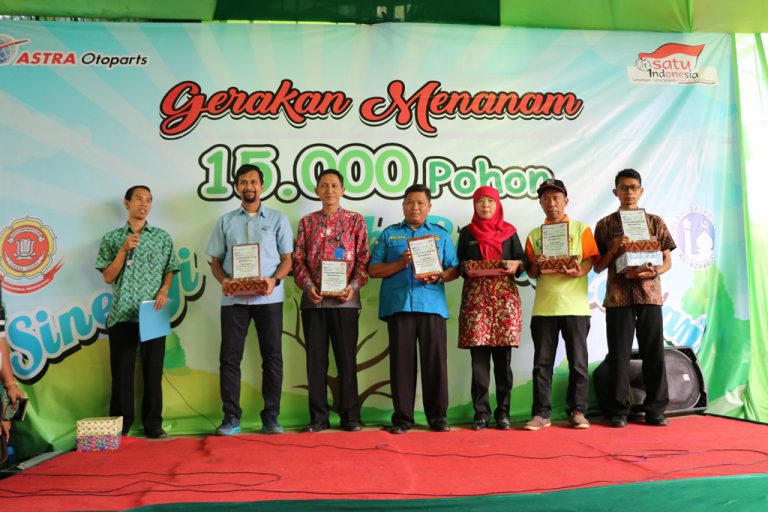 Go Green With Astra: Astra Otoparts Tanam 15.000 Pohon di Bogor