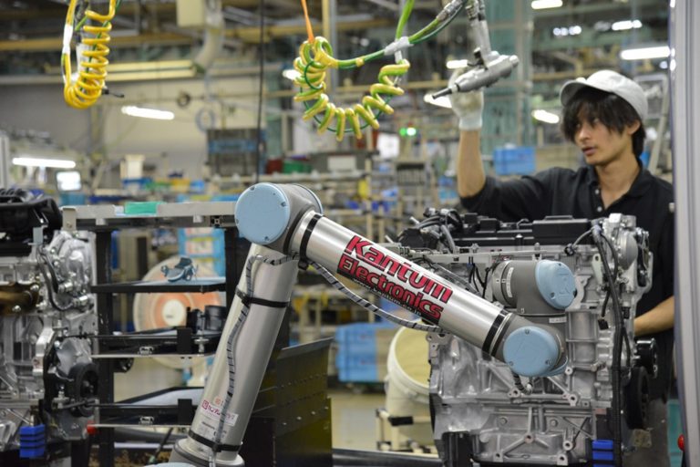 Universal Robots: 10 Tahun Ke Depan Industri Otomotif Indonesia Bisa Salip Thailand