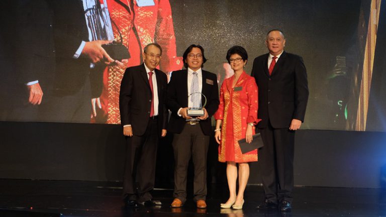 CEO Bukalapak Sabet Penghargaan EY Entrepreneur of the Year