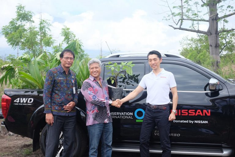 Dukung Reforestasi Gunung Agung di Bali, Nissan Donasikan 1 Unit Navara