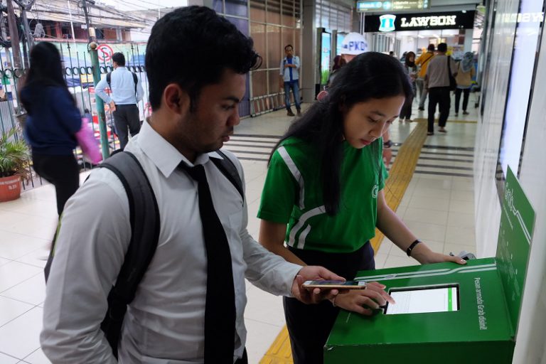 Grab dan PT KAI Hadirkan Layanan Terpadu bagi Para Komuter di Jabodetabek