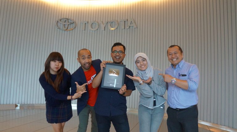 Channel YouTube Toyota Indonesia Dapatkan Silver Play Button dari Google Indonesia