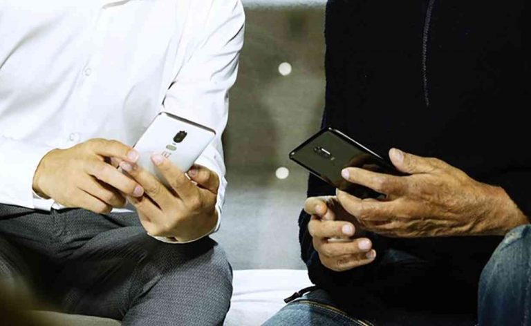 Foto ‘Bocoran’ Aktor Bollywood Legendaris ini Ungkap Dua Varian Warna OnePlus 6