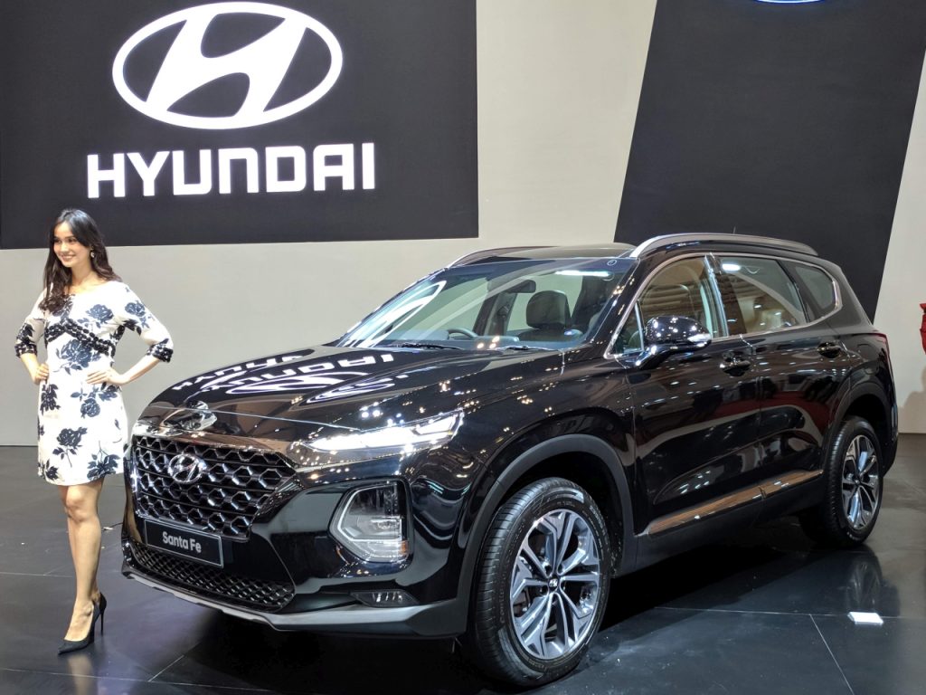Hyundai H-1 dan Santa Fe di GIIAS 2018