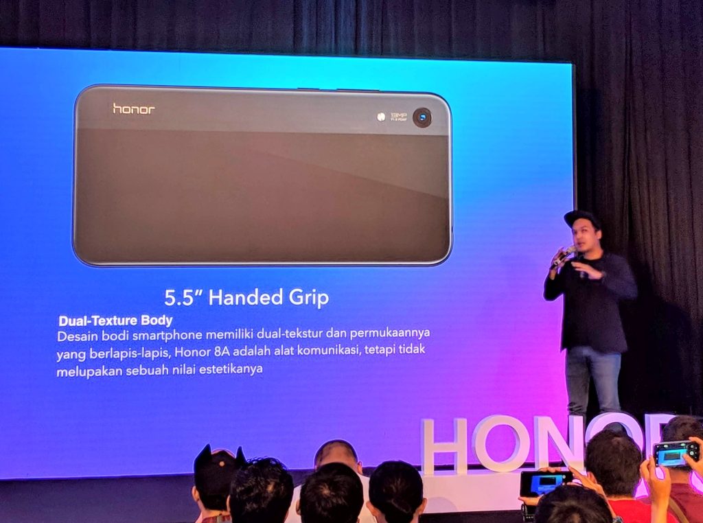 Honor 8A 01