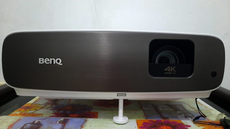 Review BenQ W2700, Proyektor 4K Terbaik untuk Bawa Suasana Bioskop ke Rumah