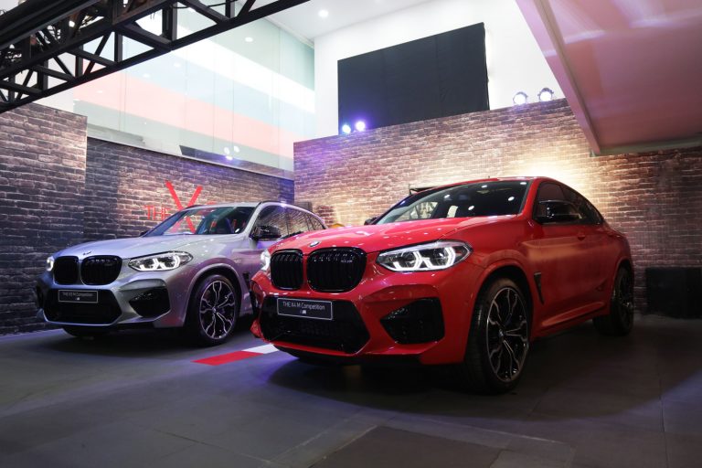 Duo BMW X3 M dan X4 M Competition Berperforma Tinggi Siap Melaju di Jalan Raya