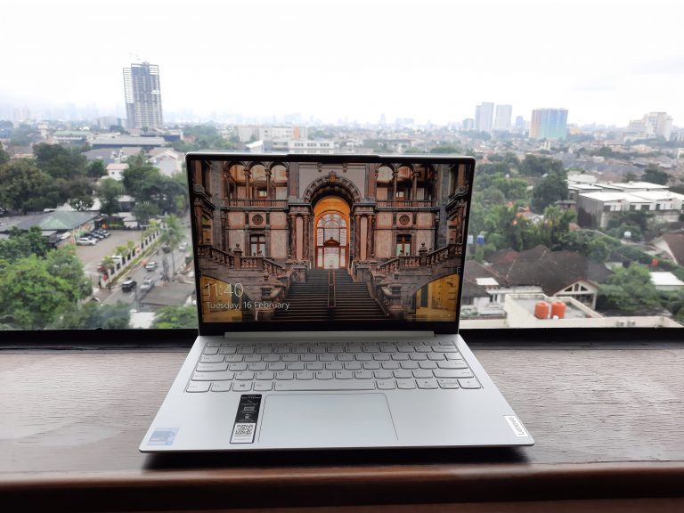 Review Laptop Lenovo Yoga Slim 7i Carbon: Kencang, Ringan, dan Fleksibilitas Tinggi