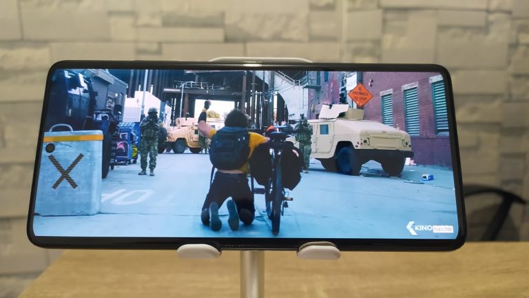 Refresh Rate 120Hz Bikin Pengalaman Menonton di Galaxy S21 5G dan Galaxy S21+ 5G Menjadi Lebih Nyaman