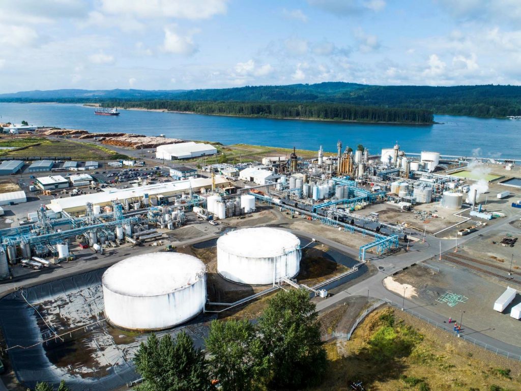 LANXESS mengakuisisi Emerald Kalama Chemical dengan sekitar 470 karyawan dan tiga lokasi produksi. Foto pabrik di Kalama Washington USA