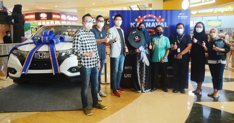 Hadiah Mobil Diserahkan Erajaya Digital dan Samsung kepada Pemenang Program Samsung Karnaval 2021