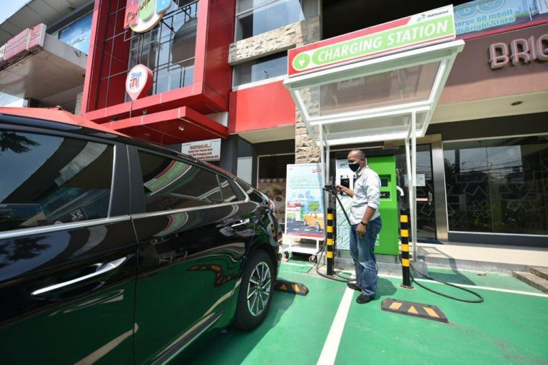 Pertamina Patra Niaga Siapkan Charging Station dan Battery Swapping Station untuk Kendaraan Listrik