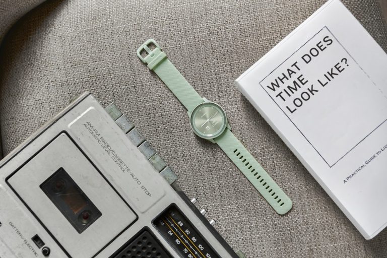 Padukan Fashion dan Teknologi, Garmin Hadirkan Smartwatch Hybrid vívomove Sport