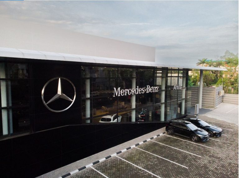Resmikan Diler Baru di Medan, Mercedes-Benz Indonesia Luncurkan Model Terbaru E 200 Coupé AMG Line