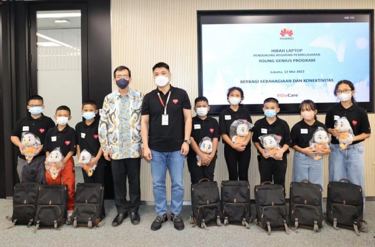 Huawei Indonesia Donasikan Laptop untuk Dukung Program Young Genius
