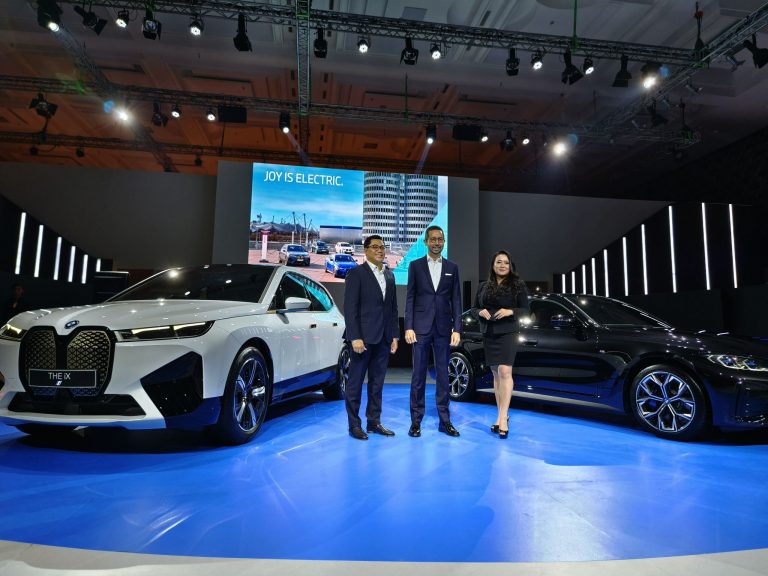 JOY Electrified, BMW Indonesia Luncurkan Kendaraan Full Listrik Premium: BMW iX dan BMW i4