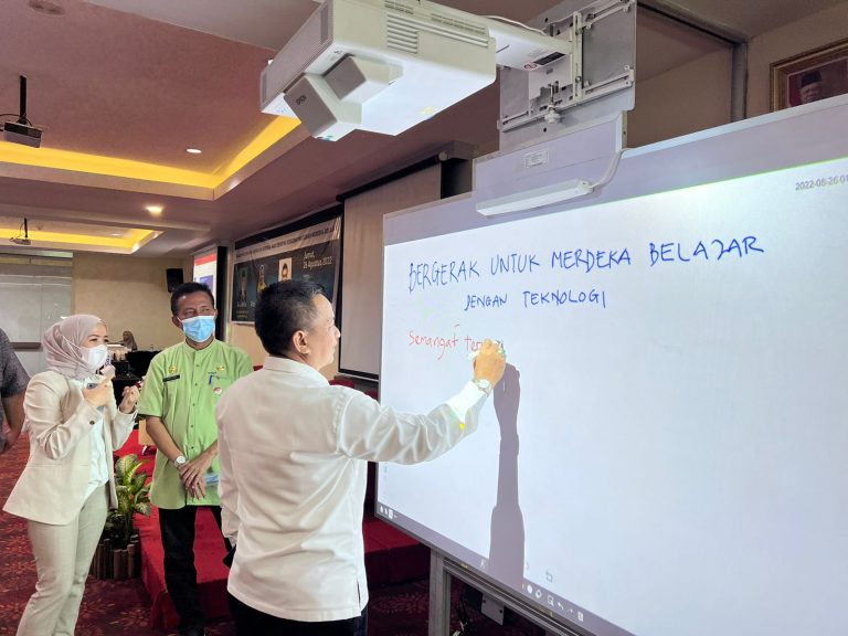 Bekerjasama dengan Yayasan Dek dan Disdikbud Kota Padang, Epson Dukung Kurikulum Merdeka