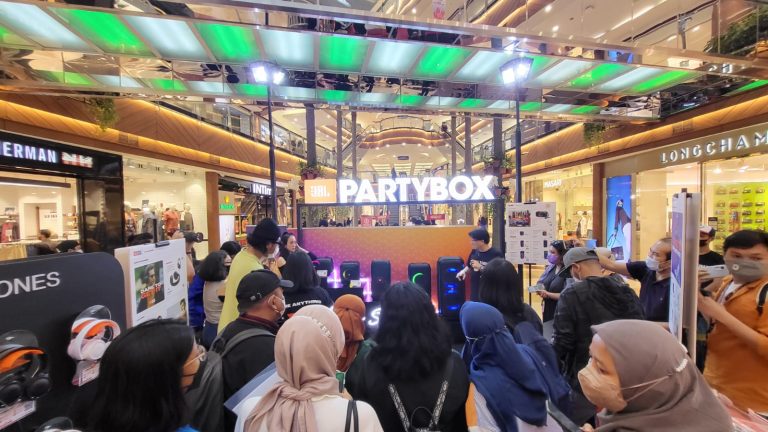 Sambut Akhir Tahun, JBL Pamerkan Jajaran Produk Unggulan di Pondok Indah Mall 2