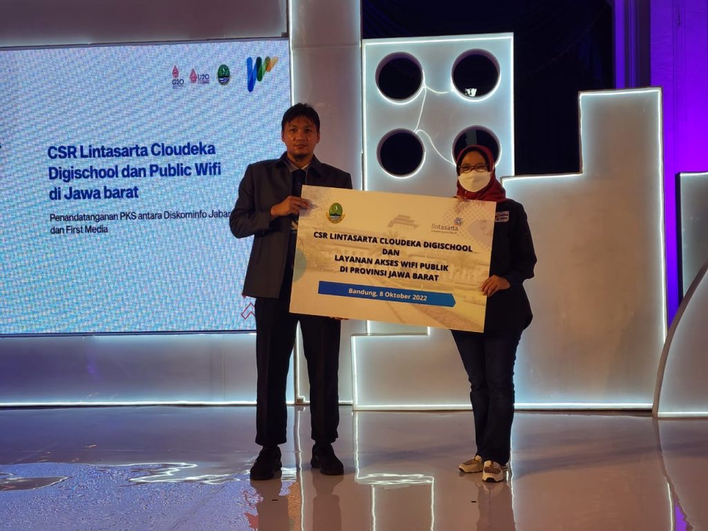 Lintasarta Dorong Percepatan Literasi Digital di Jawa Barat melalui Program CSR Lintasarta Cloudeka Digischool dan Public Wi Fi 1