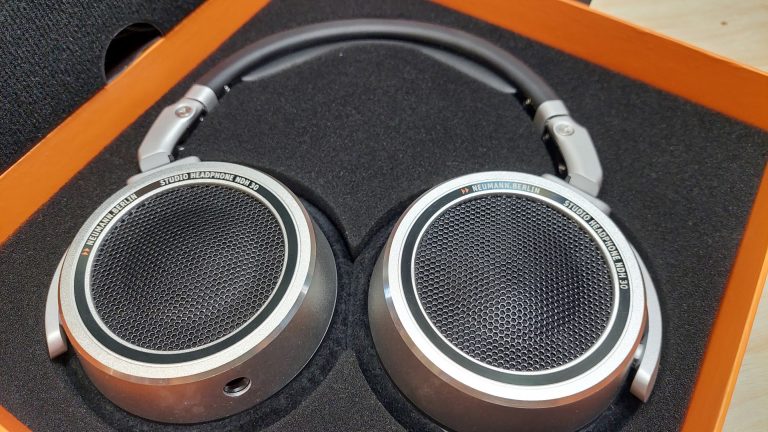 Review Neumann NDH 30, Headphone Premium dengan Keluaran Suara yang Begitu Detail