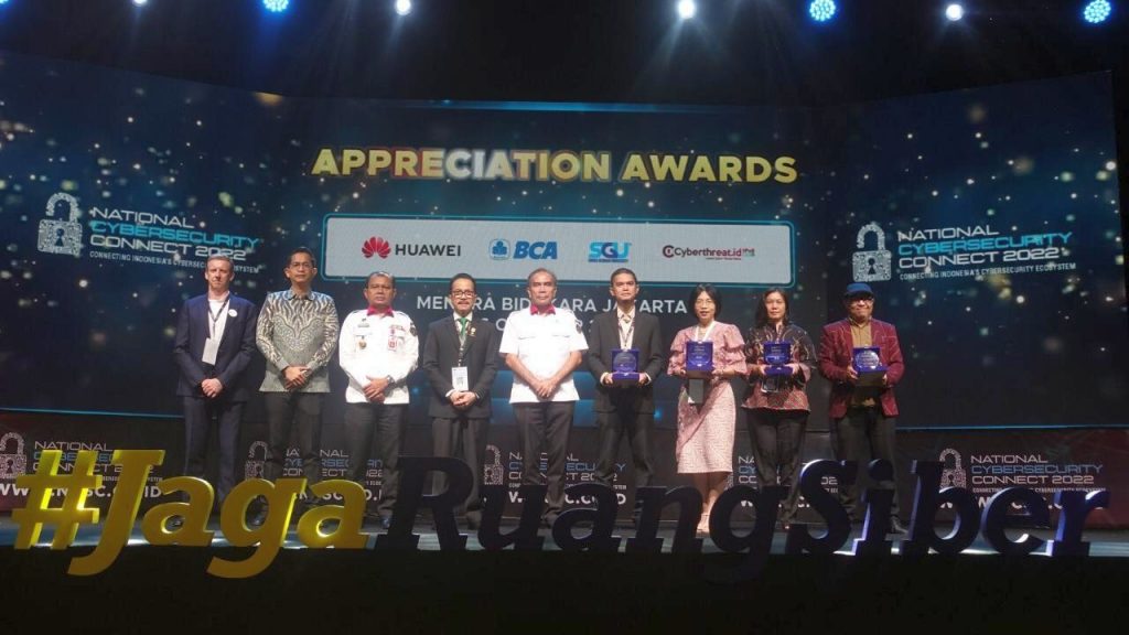 Huawei dapat award BSSN 2022 02