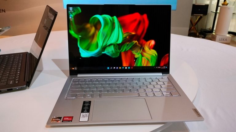 Laptop Lenovo Yoga Series Terbaru Berbasis AMD Ini Miliki Performa Andal untuk Dukung Konten Kreator