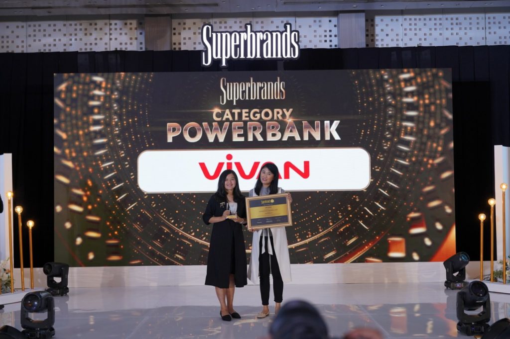 Vivan dan Robot Superbrand Award 1