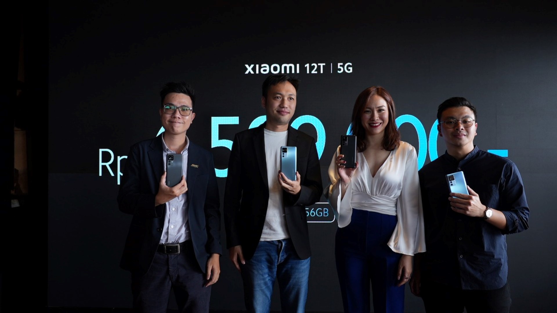 Peluncuran Xiaomi 12T 5G di Jakarta. ki ka Hung Tran Manager of Corporate Sales Business Development Asia Africa MediaTek Thomas Chen Manager of Smartphone Business Unit MediaTek Vanessa Tan Di