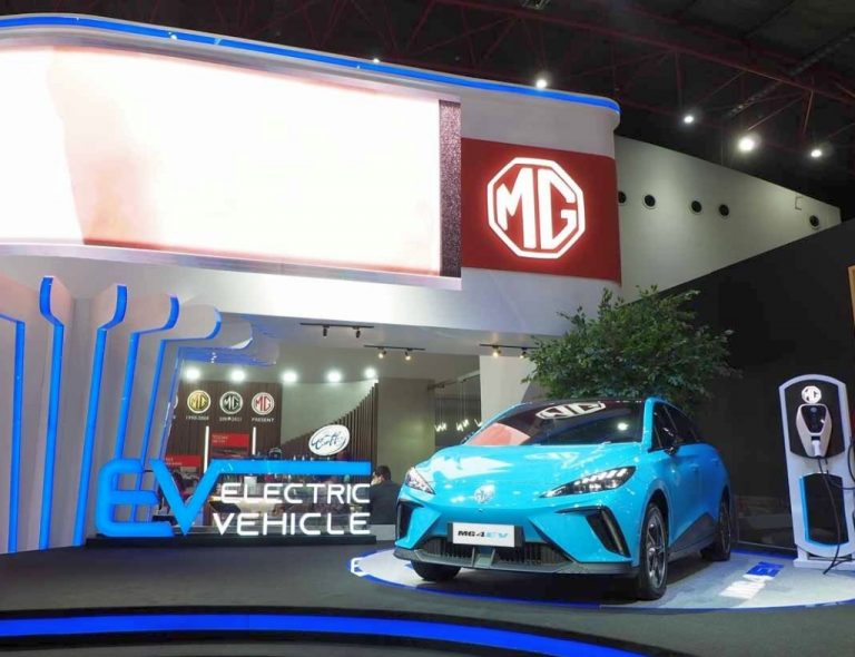 MG4 EV Sarat Inovasi, Morris Garage Diganjar Penghargaan Mobil Listrik Paling Favorit di IIMS 2023