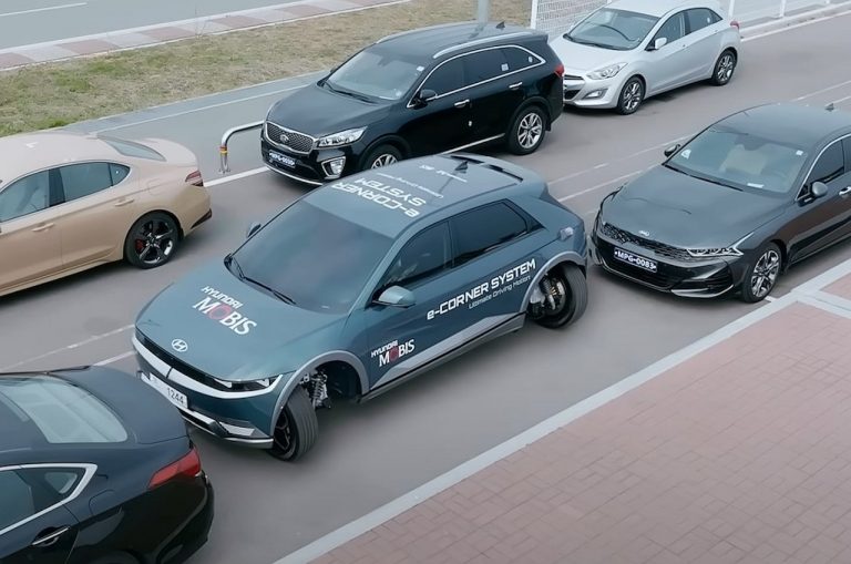 Pamer Sistem e-Corner, Mobil Hyundai Dapat Berputar 180 Derajat dan Bergeser Menyamping