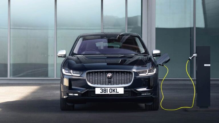 Jaguar Land Rover akan Kembangkan Industri Kendaraan Listrik Mewah di Tanah Air