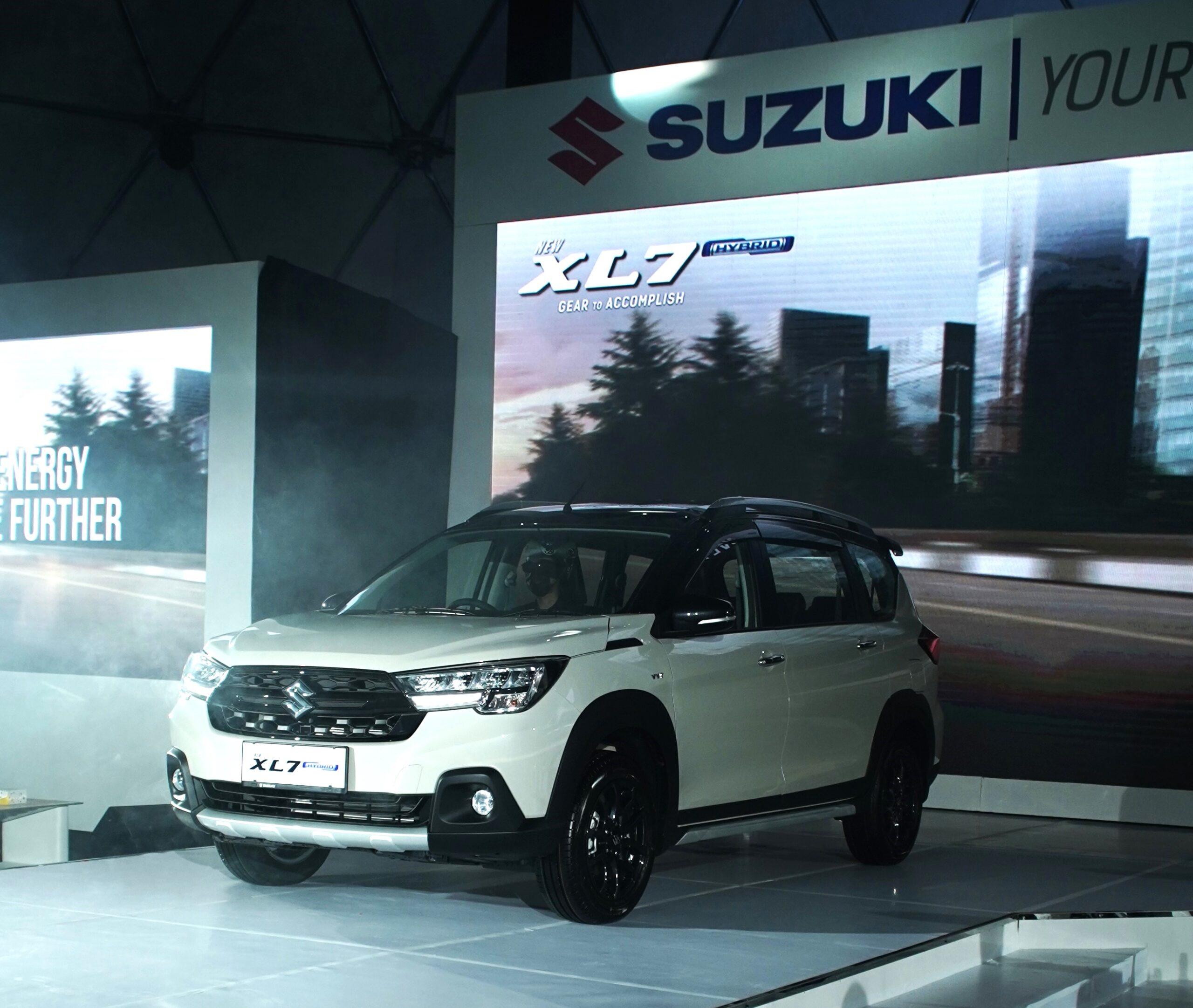 Peluncuran Suzuki New XL7 Hybrid 4 scaled