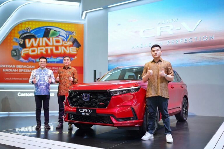 SUV Hybrid All New Honda CR-V e:HEV dan Mobil Listrik Honda e Sapa Publik di Ajang GIIAS Surabaya 2023