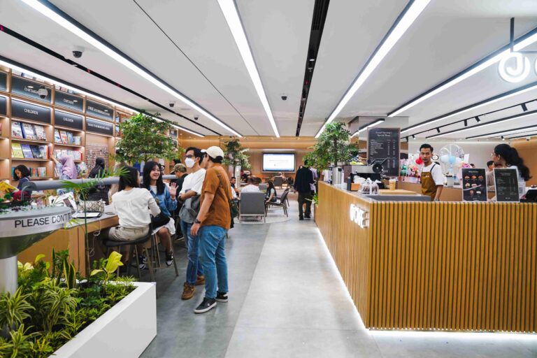 OPPO Resmikan Flagship Store Terbesar dan Terlengkap di Delipark, Medan: Bawa Teknologi Premium Bernuansa Bandara