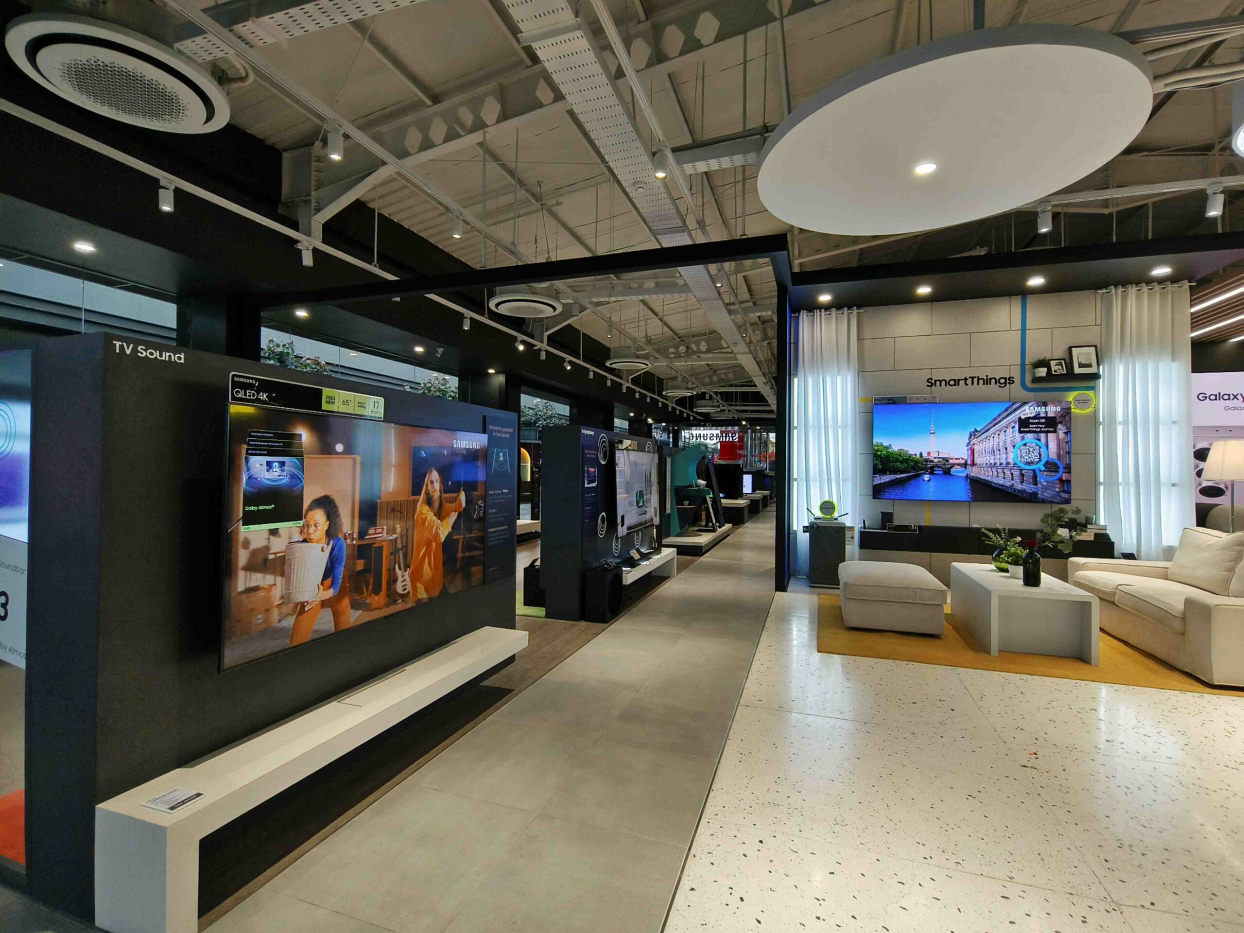 Samsung Multi-Experience Store