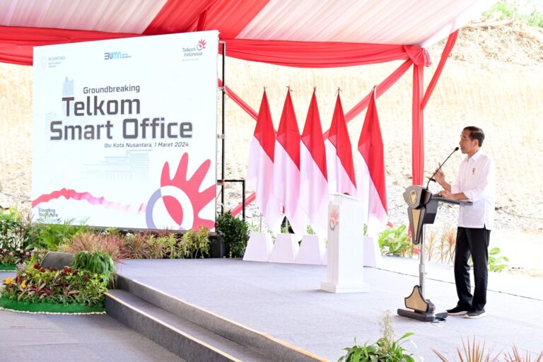 Jokowi Groundbreaking Kantor Telkom di IKN. Telkom Smart Office Bakal Jadi Hub Telekomunikasi Nusantara
