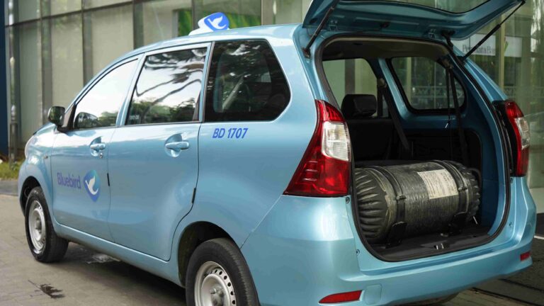 Pelopor Kendaraan Ramah Lingkungan, Taksi CNG Bluebird Kurangi Emisi Karbon hingga 45 Persen!