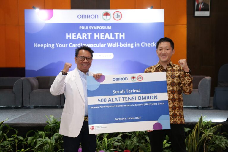 OMRON Healthcare Bantu Tekan Angka Kematian Akibat Jantung, Donasikan 500 Alat Tensi di Jawa Timur