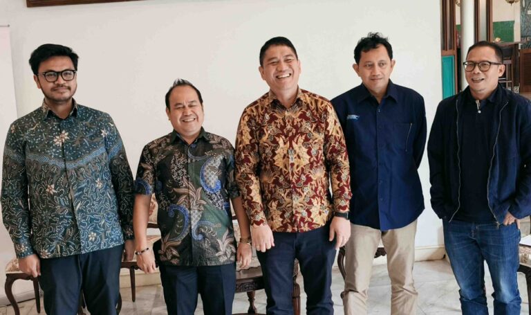 Kominfo Awasi Ketat Kehadiran Starlink di Indonesia: Mulai dari Perang Tarif hingga Problem Kedaulatan
