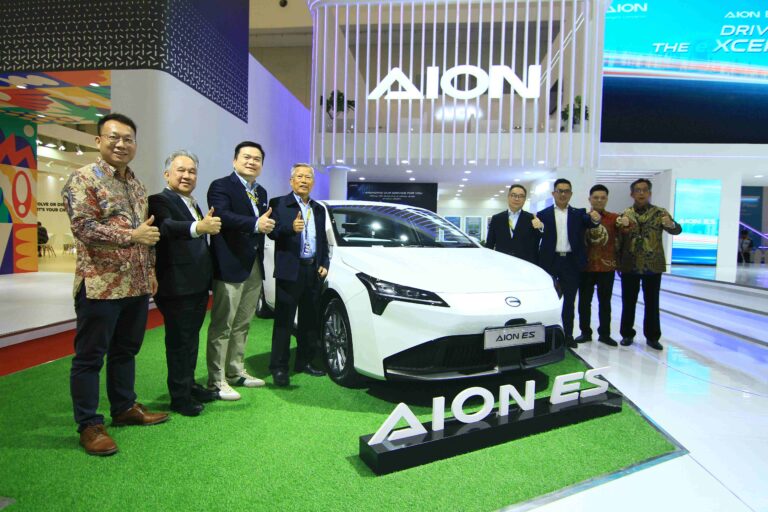 Sedan Listrik Mewah AION ES Pikat Konsumen GIIAS 2024, Tawarkan Garansi Baterai Seumur Hidup!