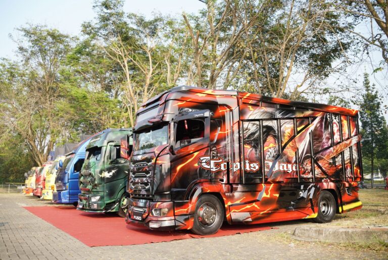 Pererat Silaturahmi, Ratusan Anggota Komunitas Canter Bawa 20 Unit Mitsubishi Fuso Canter di Ajang GIIAS 2024